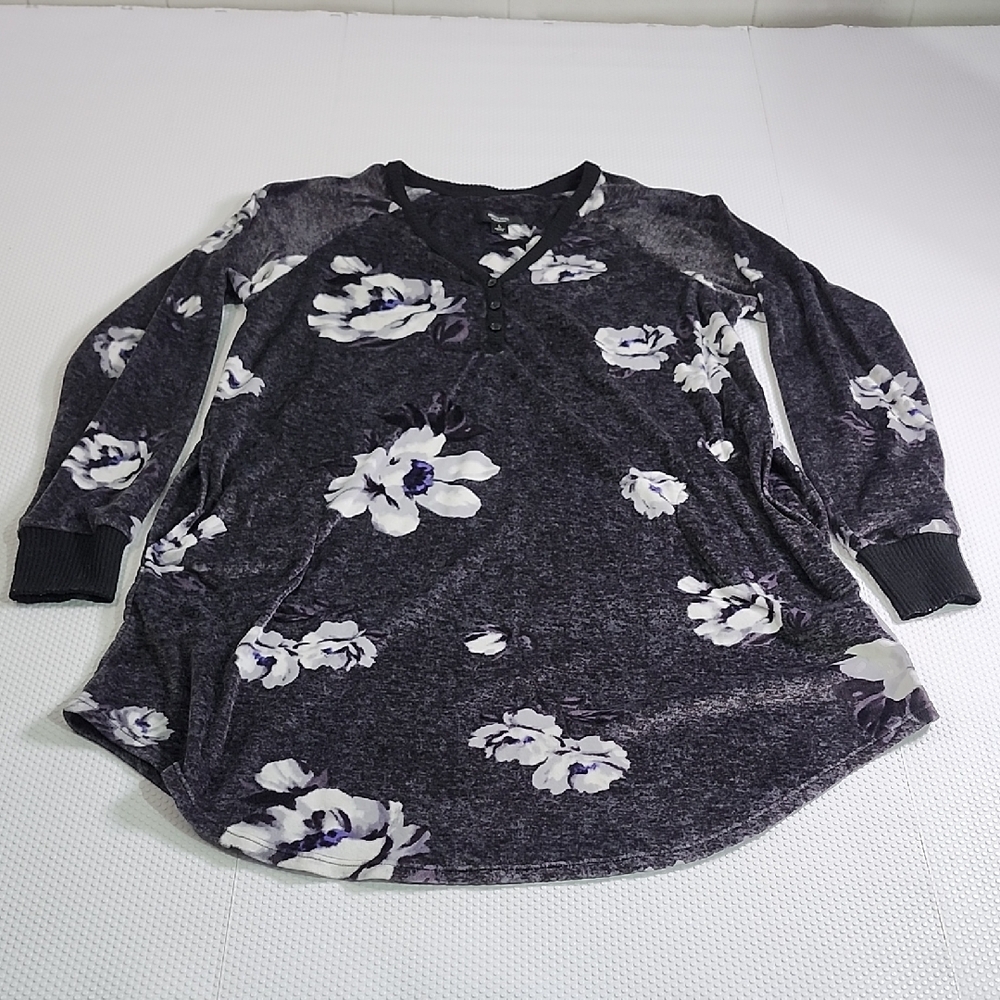 Simply Vera Vera Wang Floral V-Neck Sweater - Black and White